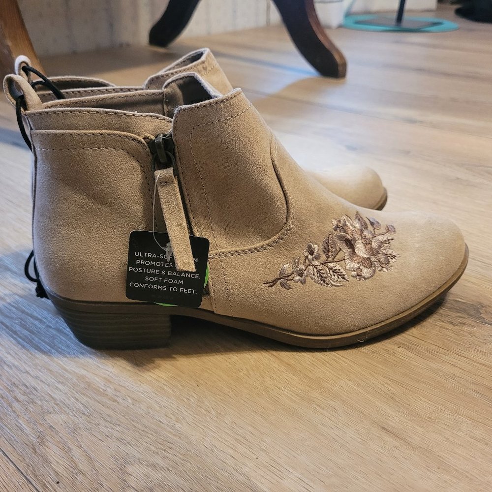 Arizona Blush Faux Suede Booties 7.5W NWT